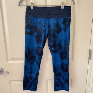 Lululemon Leggings Blue Rose Size 6 Cropped